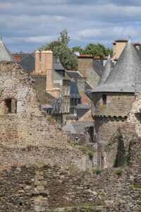 C'est l'un des plus grands châteaux forts d'Europe situé à Fougères.