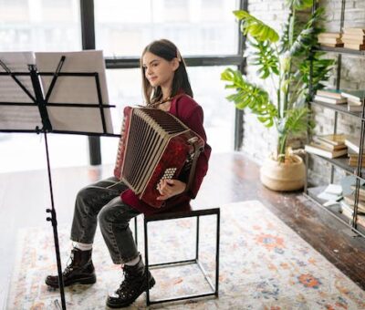 Jouer de l'accordéon